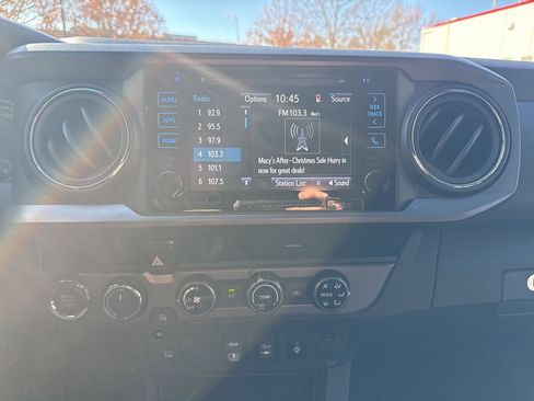 Used 2018 Toyota Tacoma TRD Off-Road image 10