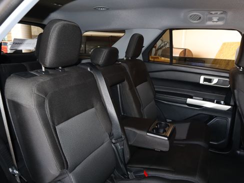 Certified 2023 Ford Explorer XLT RWD image 44