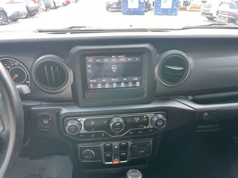 Used 2022 Jeep Gladiator Sport AWD/4WD image 23