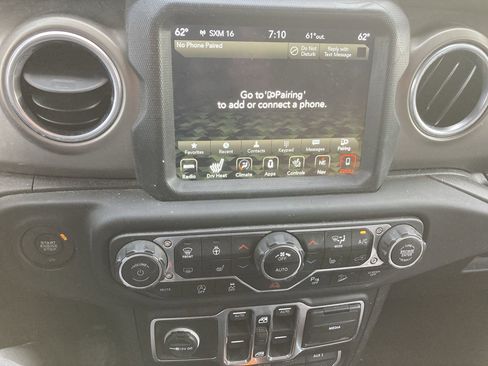 Used 2018 Jeep Wrangler Unlimited Rubicon AWD/4WD image 12