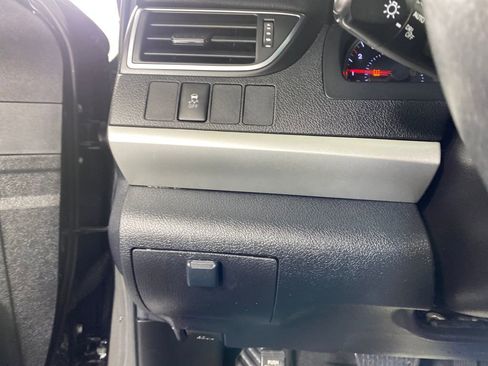 Used 2017 Toyota Camry SE image 12