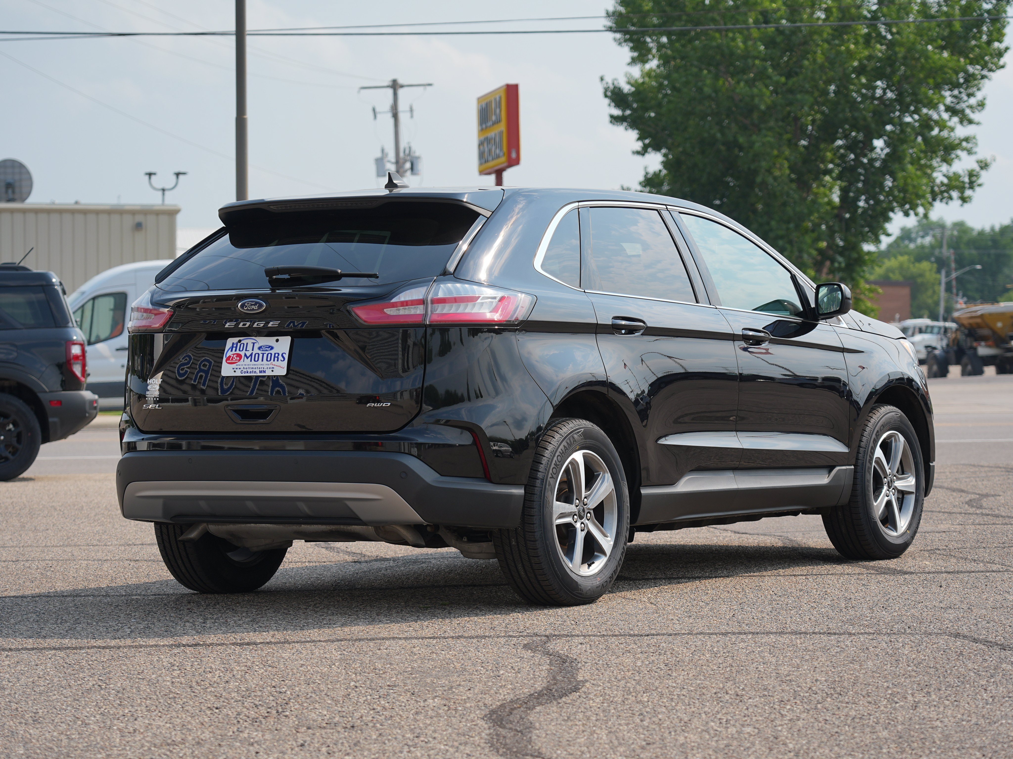 Used 2024 Ford Edge SEL w/ Convenience Package AWD/4WD image 3