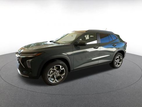 Used 2025 Chevrolet Trax LT image 8