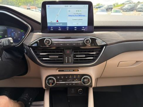 Used 2020 Ford Escape Titanium FWD image 24