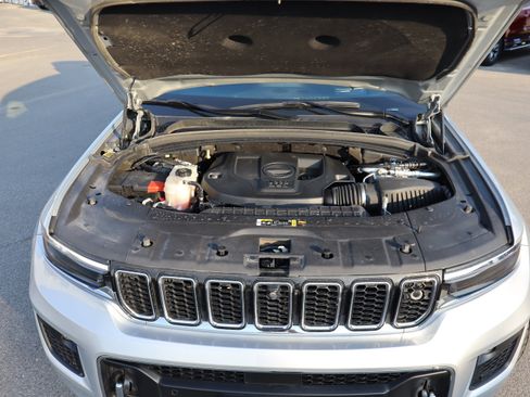 Used 2022 Jeep Grand Cherokee L Overland w/ Advanced Protech Group III AWD/4WD image 17