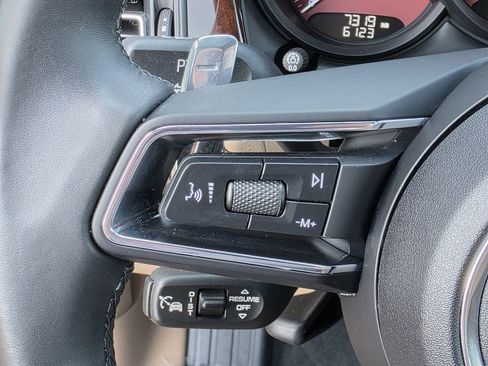 Used 2025 Porsche Macan image 36