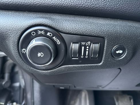 Used 2015 Chrysler 200 C w/ Navigation & Sound Group I image 31