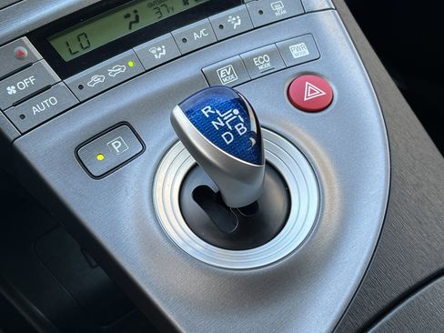 Used 2015 Toyota Prius Four image 31