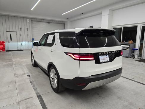 Used 2025 Land Rover Discovery S image 4