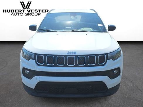 Used 2024 Jeep Compass Latitude AWD/4WD image 3