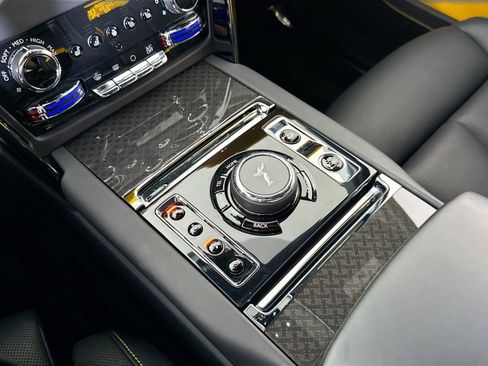 Used 2025 Rolls-Royce Cullinan Black Badge AWD/4WD image 22