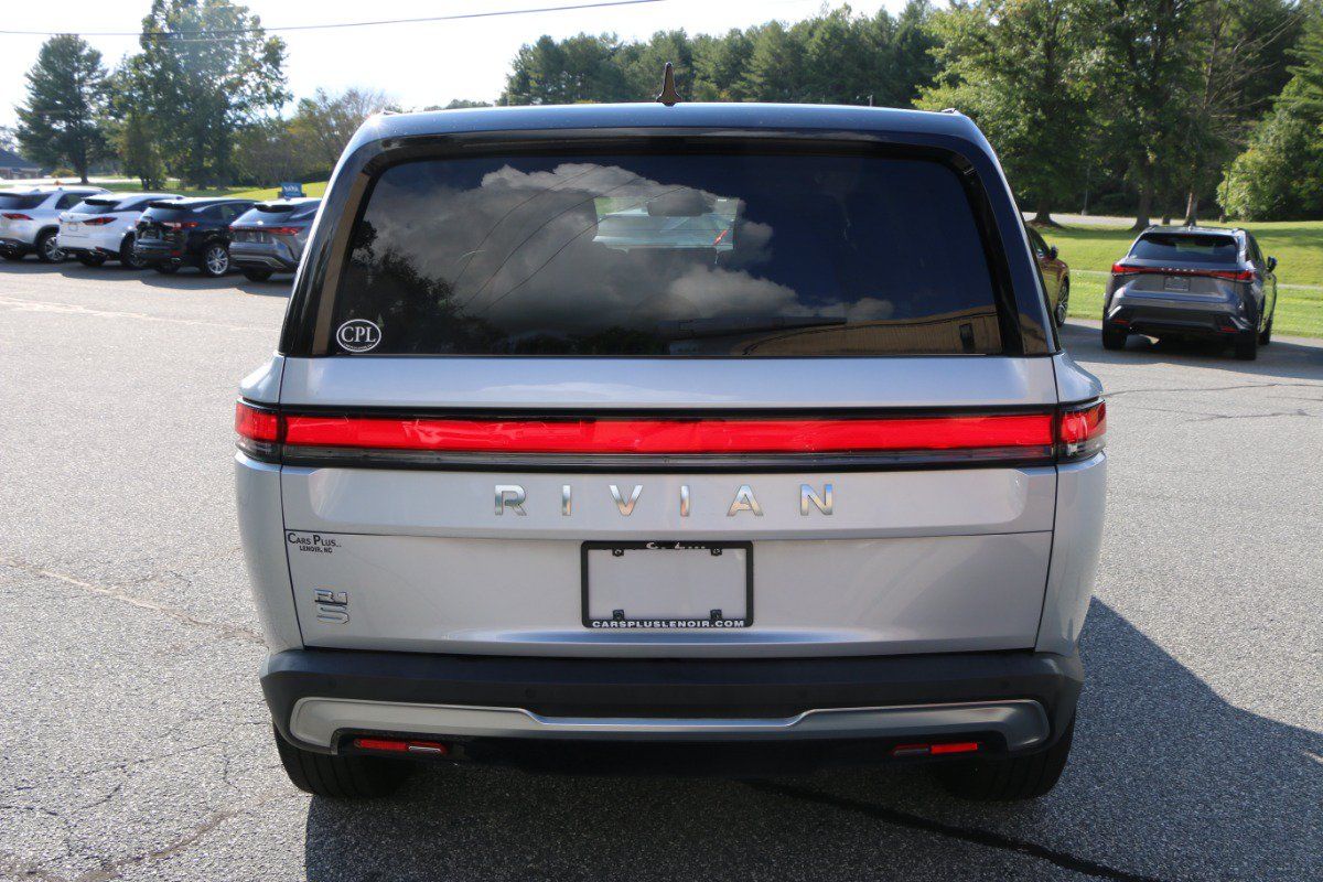 Used 2025 Rivian R1S Adventure Dual AWD/4WD image 4