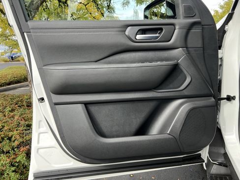 New 2026 Nissan Armada SV image 9