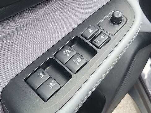 Used 2019 Subaru Outback 2.5i Premium image 16