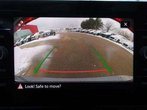 Used 2025 Volkswagen Jetta SE w/ Sunroof Package image 34