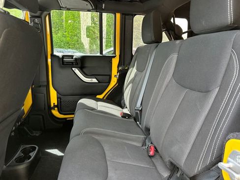 Used 2015 Jeep Wrangler Unlimited Sahara w/ Connectivity Group AWD/4WD image 17