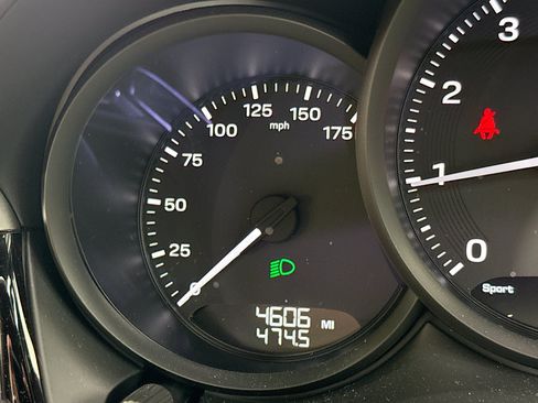 Certified 2026 Porsche Macan AWD/4WD image 41