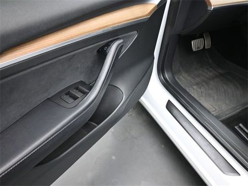 Used 2022 Tesla Model 3 Performance image 15