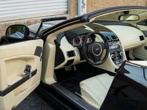 Used 2013 Aston Martin V8 Vantage Roadster RWD image 24