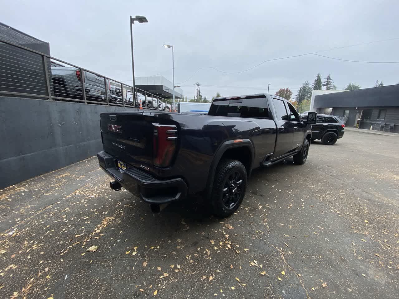 Used 2025 GMC Sierra 2500 AT4 w/ AT4 Premium Plus Package AWD/4WD image 6