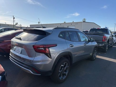 Used 2024 Chevrolet Trax LT image 7