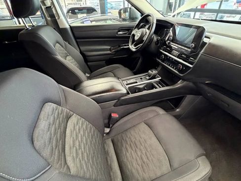 Used 2022 Nissan Pathfinder SV w/ SV Black Package image 15