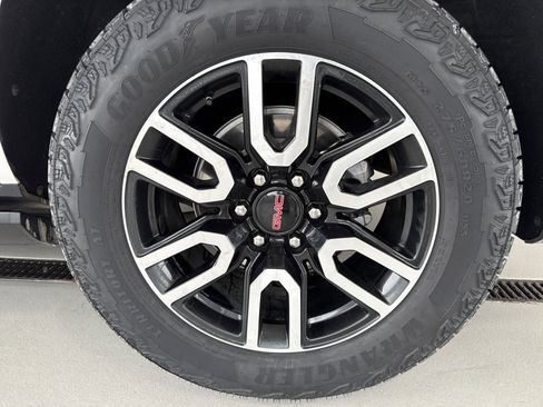 Used 2023 GMC Yukon AT4 w/ AT4 Premium Plus Package image 15