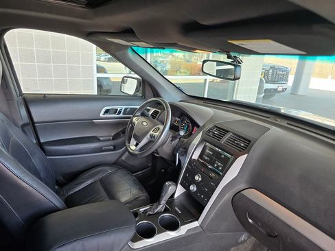 Used 2014 Ford Explorer XLT w/ Equipment Group 202A image 16