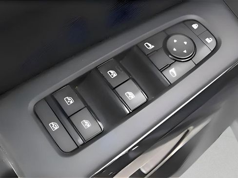 Used 2023 Nissan Pathfinder S image 13