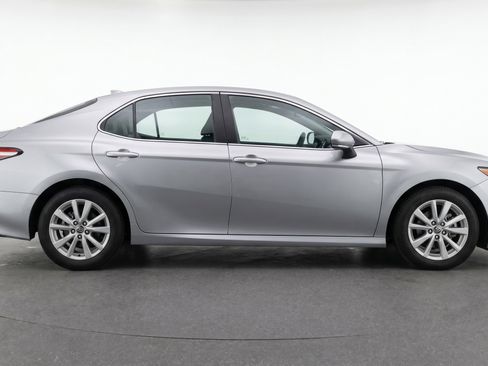 Used 2025 Toyota Camry LE FWD image 11