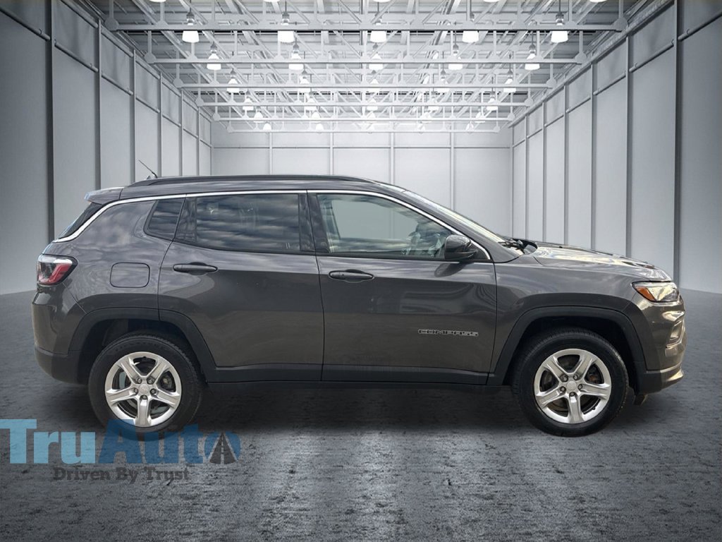 Used 2024 Jeep Compass Latitude AWD/4WD image 9