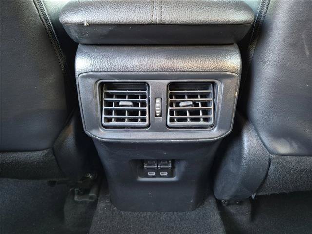 Used 2022 Toyota RAV4 XLE Premium AWD/4WD image 17