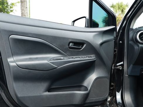 Used 2022 Nissan Versa S FWD image 18