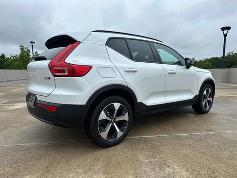 Certified 2026 Volvo XC40 B5 Plus AWD/4WD image 9