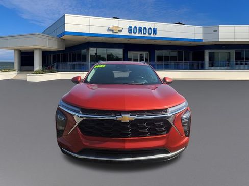 Used 2024 Chevrolet Trax LT w/ Driver Confidence Package FWD image 9