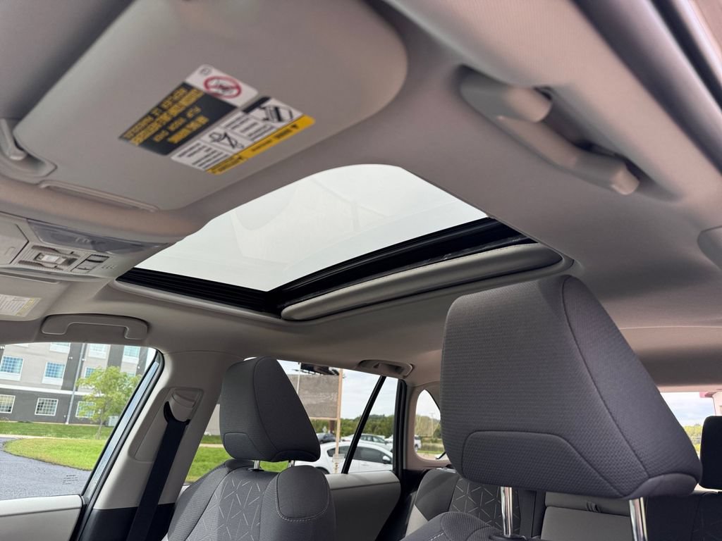 Certified 2021 Toyota RAV4 XLE w/ Convenience Package AWD/4WD image 31