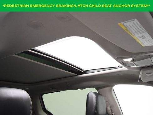 Used 2023 Chrysler Pacifica Limited FWD image 17