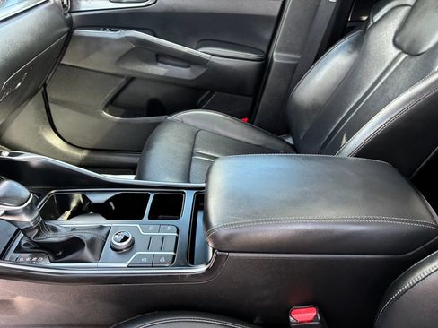 Used 2021 Kia Sorento S w/ Panoramic Sunroof Package FWD image 17