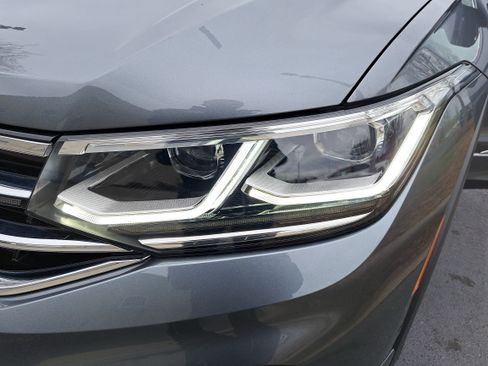 Certified 2024 Volkswagen Tiguan SEL R-Line image 30