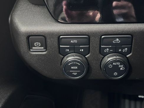 Certified 2023 Chevrolet Silverado 1500 LT AWD/4WD image 22