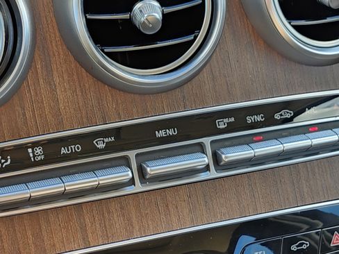 Used 2019 Mercedes-Benz C 300 4MATIC Sedan image 29