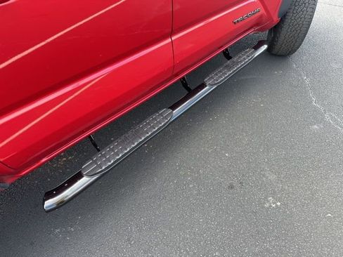 Used 2024 Toyota Tacoma TRD Off-Road image 31