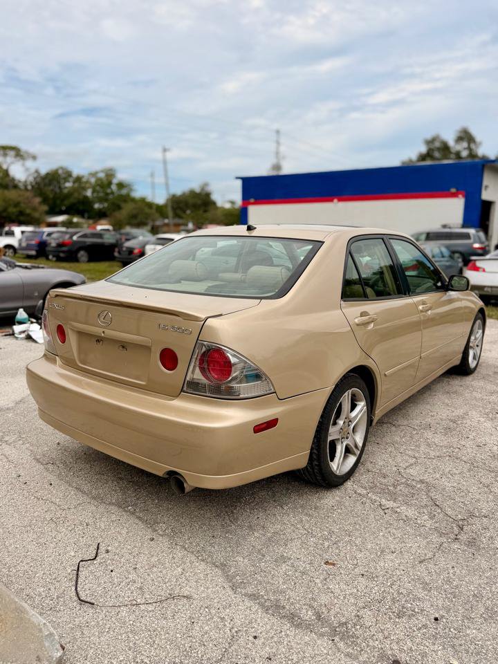 Used 2004 Lexus IS 300 RWD image 4