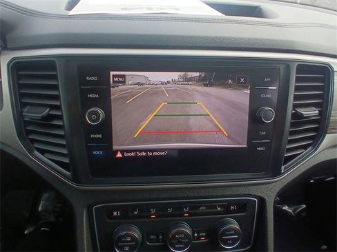 Used 2020 Volkswagen Atlas Cross Sport SE image 17