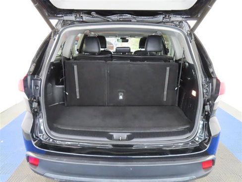 Used 2019 Toyota Highlander XLE image 13