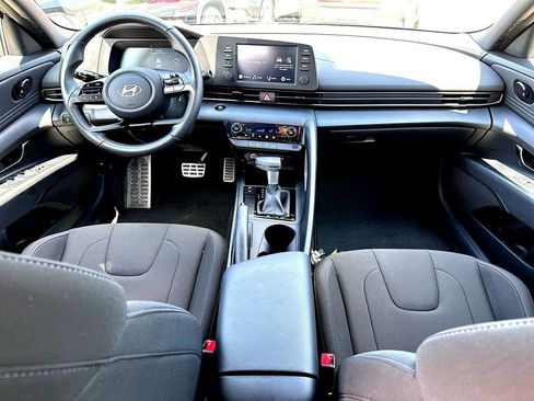 Used 2025 Hyundai Elantra Sport FWD image 28