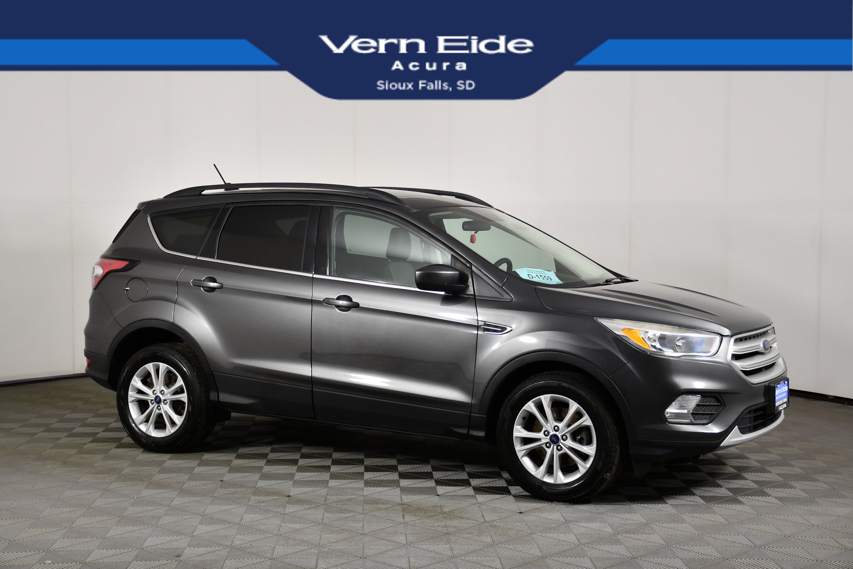 Used 2018 Ford Escape SE w/ SE Sync 3 Package AWD/4WD image 1