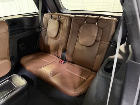 Used 2021 Lincoln Aviator Reserve w/ Equipment Group 202A AWD/4WD image 13