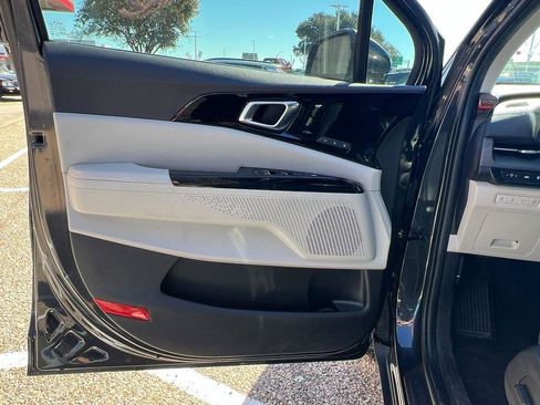 Used 2024 Kia Carnival SX image 16