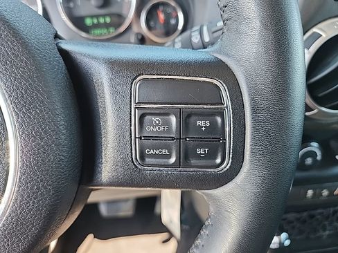 Used 2018 Jeep Wrangler Unlimited Sahara w/ Connectivity Group AWD/4WD image 13